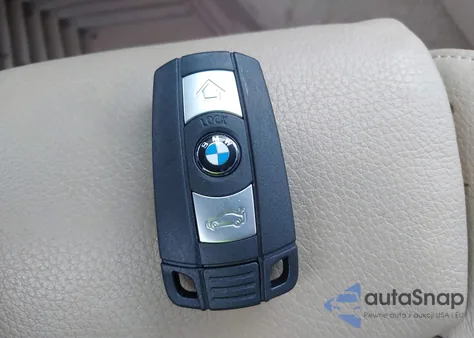 2006 BMW 330 Xi z USA, uszkodzony, nr VIN WBAVD33596AZ86475